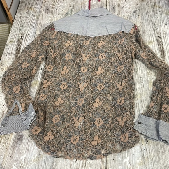 BKE crochet lace snap button top - Picture 6 of 6